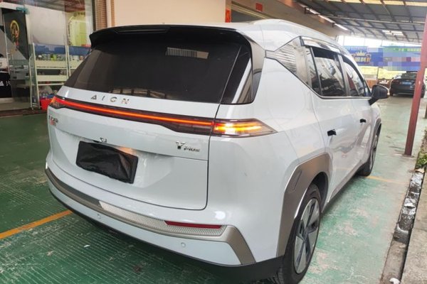 AION Y 2023, 111300 км, за 11836 USD