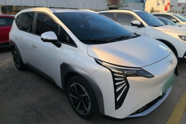 AION Y 2023, 49300 км, за 12394 USD