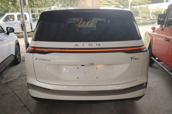 AION Y 2023, 87400 км, за 12601 USD