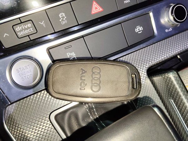 Audi A6L 2019, 26800 км, за 35943 USD - фото 9