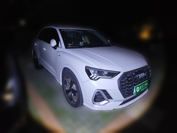 Audi Q3 2022, 36400 км, за 22540 USD