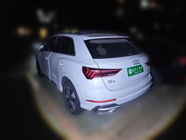 Audi Q3 2022, 36400 км, за 22540 USD