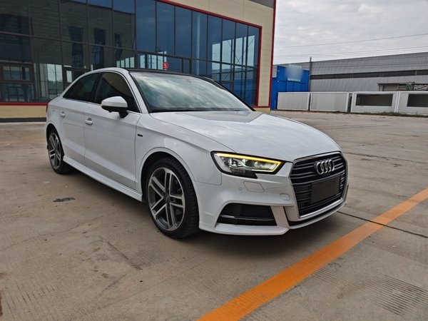 Audi A3 2018, 73100 км, за 11720 USD