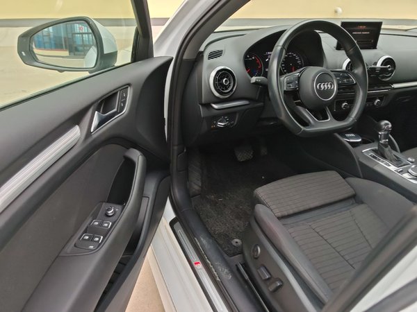 Audi A3 2018, 73100 км, за 11720 USD - фото 19