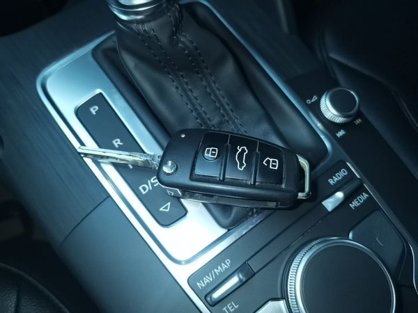 Audi A3 2020, 82300 км, за 10625 USD - фото 12