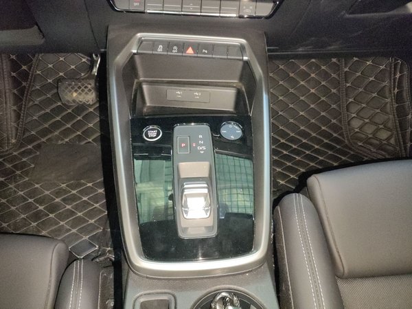 Audi A3 2021, 23700 км, за 16457 USD