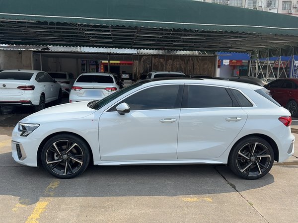 Audi A3 2021, 31200 км, за 23390 USD