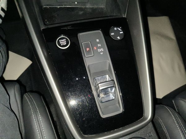 Audi A3 2022, 37600 км, за 18081 USD - фото 17