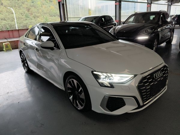 Audi A3 2022, 37600 км, за 18081 USD