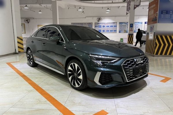 Audi A3 2023, 21600 км, за 24893 USD