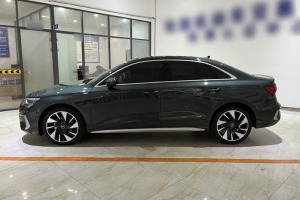 Audi A3 2023, 21600 км, за 24893 USD