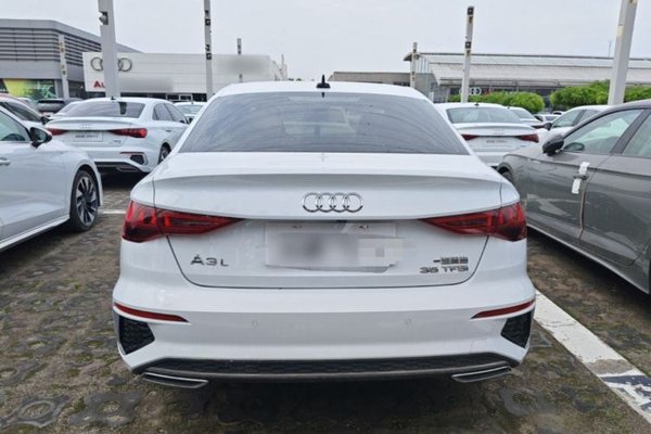 Audi A3 2023, 89800 км, за 15810 USD