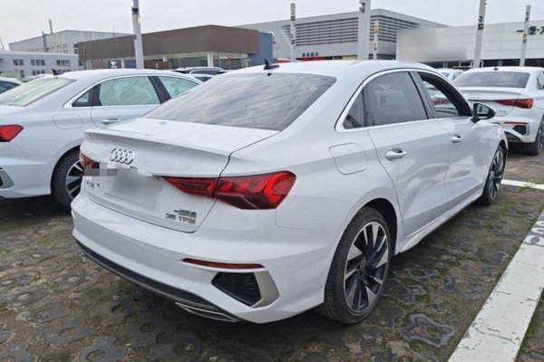Audi A3 2023, 89800 км, за 15810 USD - фото 6