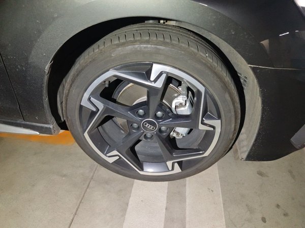 Audi A3 2024, 17900 км, за 18347 USD
