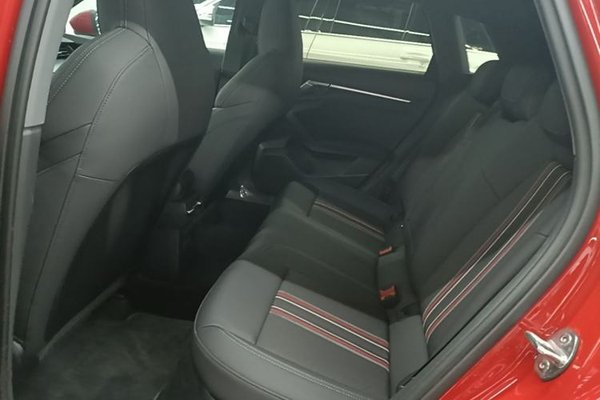 Audi A3 2024, 25600 км, за 18275 USD - фото 19