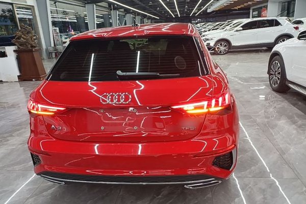 Audi A3 2024, 25600 км, за 18275 USD