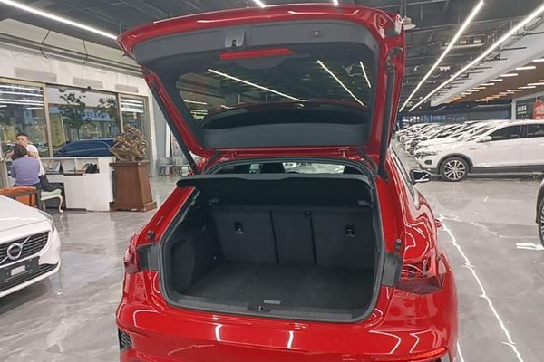 Audi A3 2024, 25600 км, за 18275 USD - фото 21