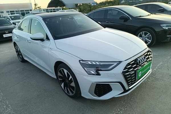 Audi A3 2024, 13300 км, за 21447 USD
