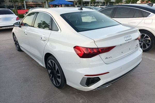 Audi A3 2024, 13300 км, за 21447 USD