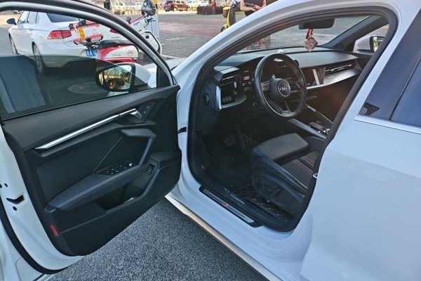 Audi A3 2024, 33600 км, за 17353 USD - фото 16