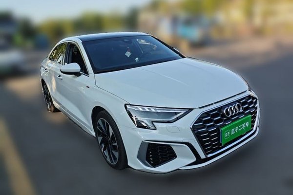 Audi A3 2024, 33600 км, за 17353 USD