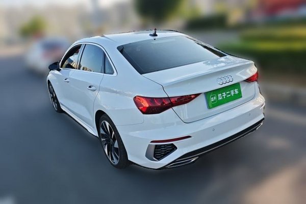 Audi A3 2024, 33600 км, за 17353 USD