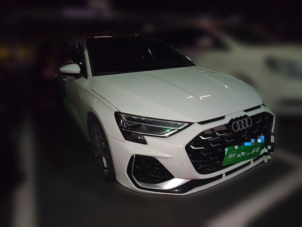 Audi A3 2025, 5000 км, за 22557 USD