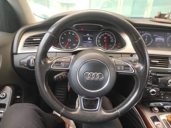 Audi A4L 2015 35 TFSI Automatic Comfort Model, 2015 года