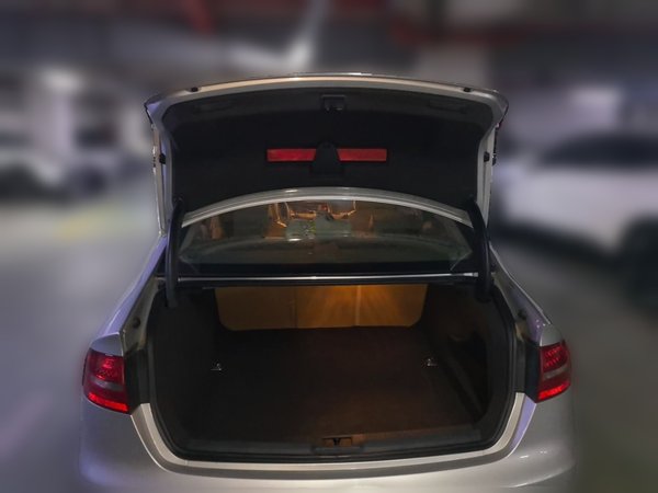 Audi A4L 2015, 99900 км, за 9287 USD