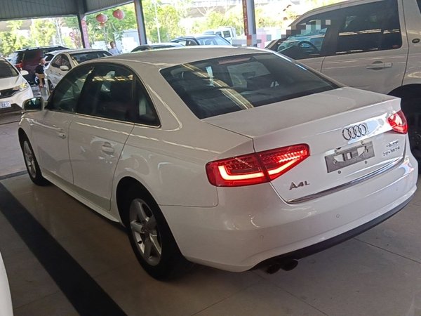 Audi A4L 2015, 162200 км, за 8910 USD