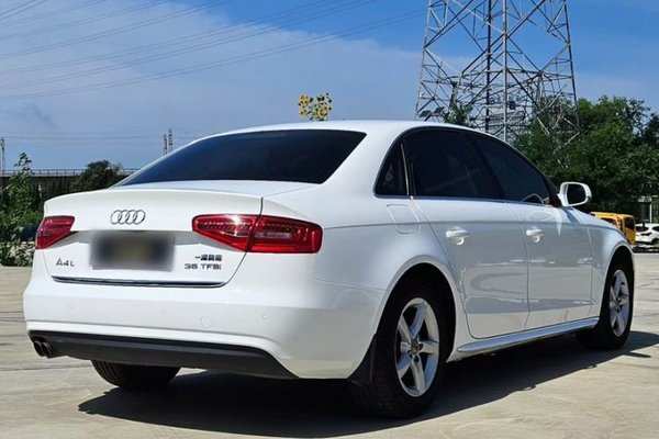 Audi A4L 2015, 60800 км, за 9526 USD - фото 12