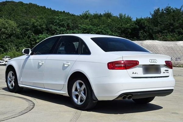 Audi A4L 2015, 60800 км, за 9526 USD - фото 14