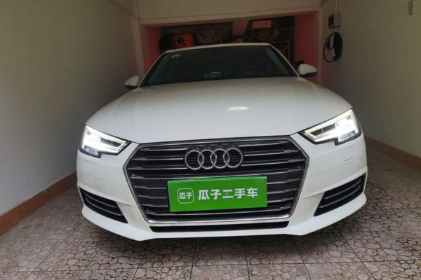 Audi A4L 2017, 56000 км, за 15922 USD