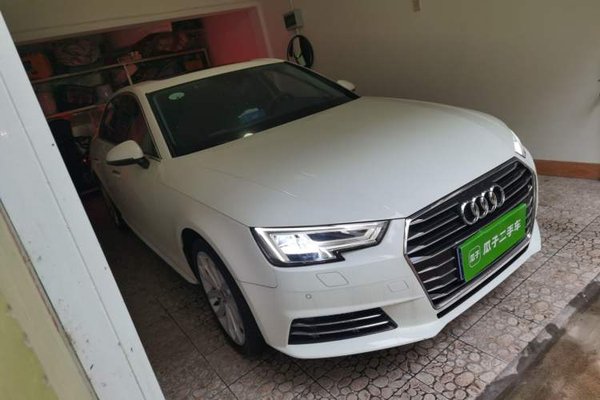 Audi A4L 2017, 56000 км, за 15922 USD