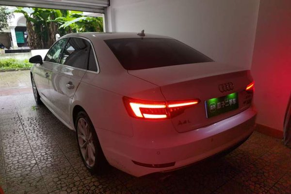 Audi A4L 2017, 56000 км, за 15922 USD