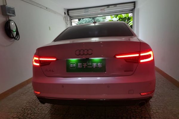 Audi A4L 2017, 56000 км, за 15922 USD