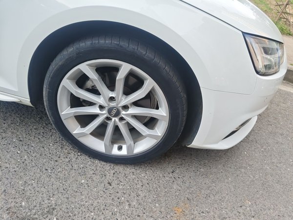 Audi A4L 2017, 84900 км, за 14140 USD