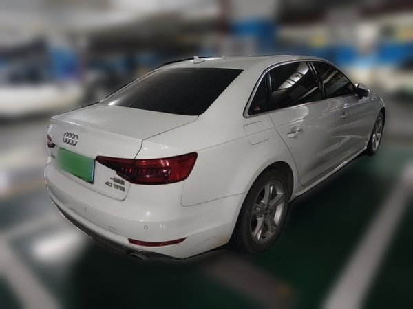 Audi A4L · 2017 год