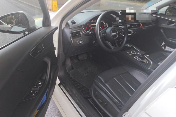 Audi A4L 2017, 91300 км, за 12592 USD