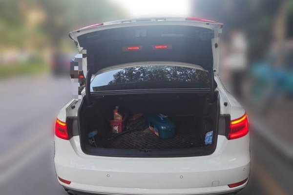 Audi A4L 2017, 91300 км, за 12592 USD