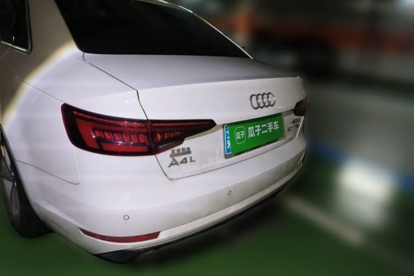 Audi A4L 2018, 51200 км, за 13228 USD