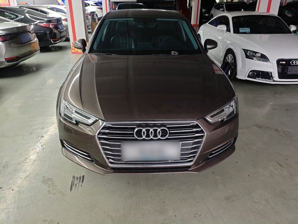 Audi A4L 2018, 119300 км, за 13351 USD