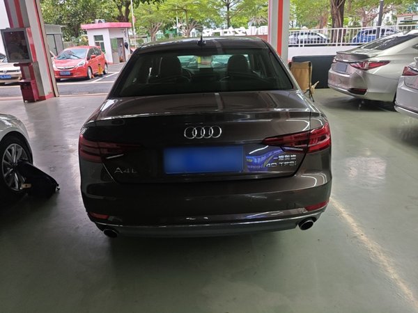 Audi A4L 2018, 119300 км, за 13351 USD
