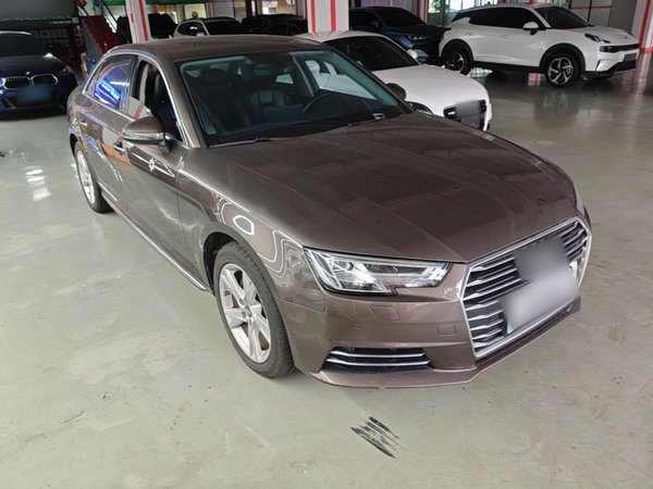 Audi A4L 2018, 119300 км, за 13351 USD