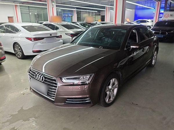 Audi A4L · 2018 год