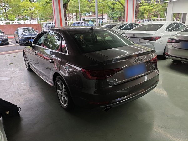 Audi A4L 2018, 119300 км, за 13351 USD