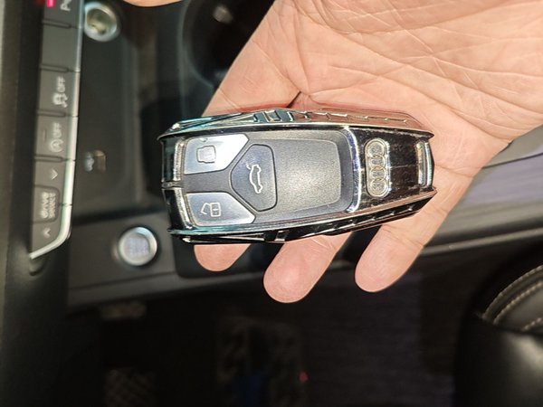 Audi A4L 2018, 119300 км, за 13351 USD - фото 12