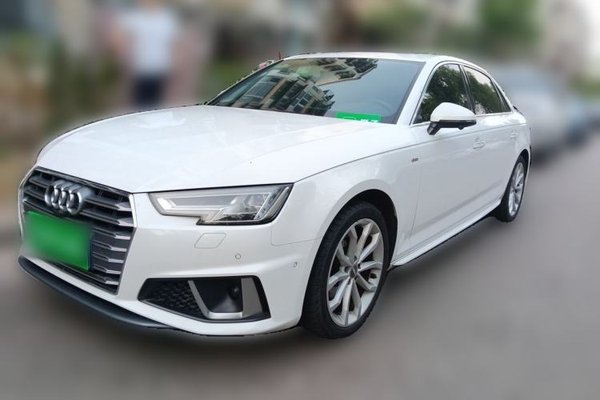 Audi A4L · 2018 год