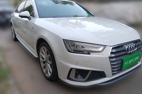 Audi A4L 2018, 101100 км, за 15955 USD