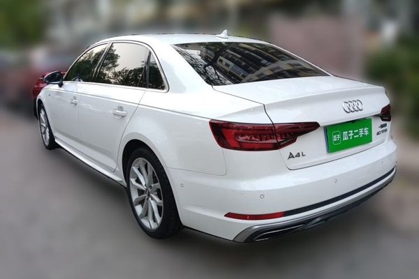 Audi A4L 2018, 101100 км, за 15955 USD